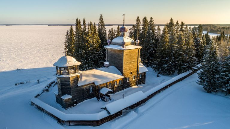 Церковь Ильи Пророка в мужском монастыре Свято-Ильинская Водлозерская Пустынь на острове Малый Колгостров озера Водлозеро в Карелии