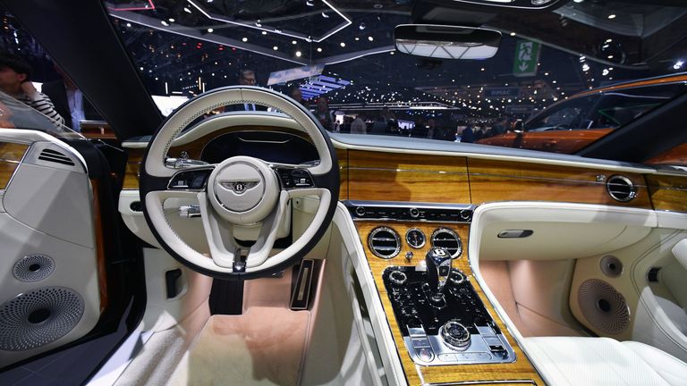 Салон автомобиля Bentley на Международном Женевском автосалоне 2019 Салон автомобиля Bentley на Международном Женевском автосалоне 2019
