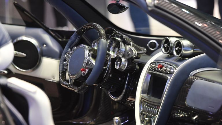 Салон родстера Pagani Huayra на Международном Женевском автосалоне 2019 Салон родстера Pagani Huayra на Международном Женевском автосалоне 2019