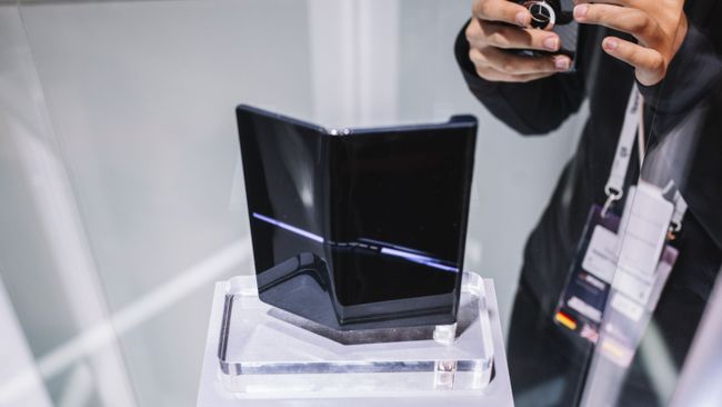 Складной смартфон Huawei Mate X на ежегодной выставке мобильных технологий Mobile World Congress 2019 в Барселоне Складной смартфон Huawei Mate X на ежегодной выставке мобильных технологий Mobile World Congress 2019 в Барселоне