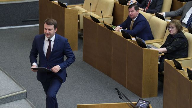Министр экономического развития РФ Максим Орешкин перед выступлением на пленарном заседании Государственной Думы РФ Министр экономического развития РФ Максим Орешкин перед выступлением на пленарном заседании Государственной Думы РФ