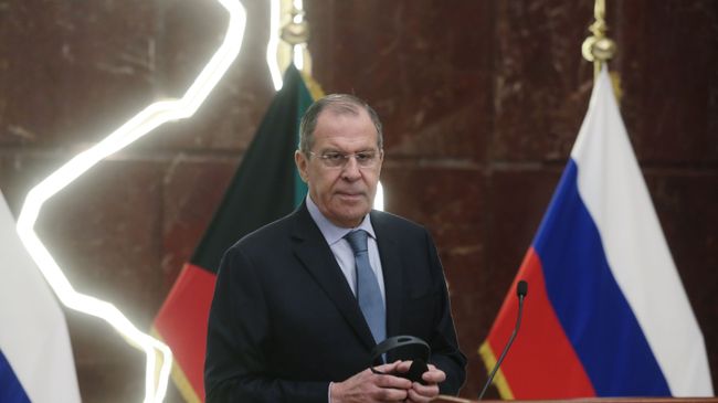 Сергей Лавров перед началом совместной пресс-конференции с министром иностранных дел Кувейта шейхом Сабах Аль-Халедом Ас-Сабахом по итогам встречи. 6 марта 2019 Сергей Лавров перед началом совместной пресс-конференции с министром иностранных дел Кувейта шейхом Сабах Аль-Халедом Ас-Сабахом по итогам встречи. 6 марта 2019