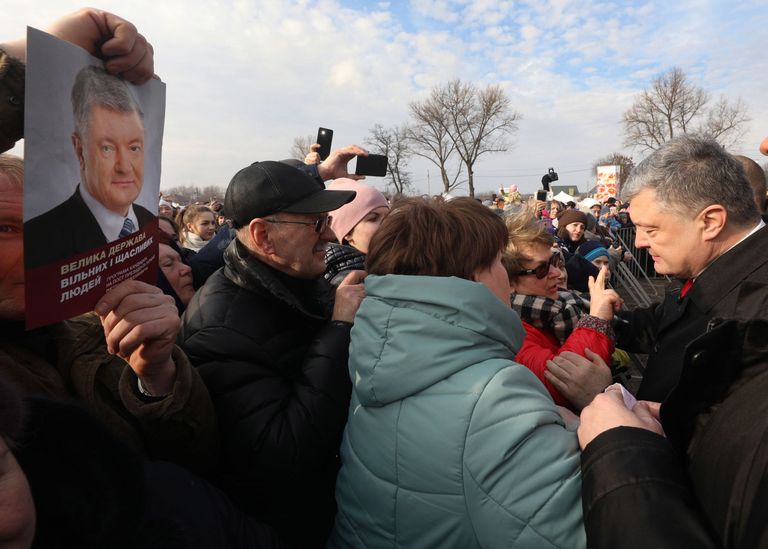 Президент Украины Петр Порошенко во время визита в Днепропетровскую область