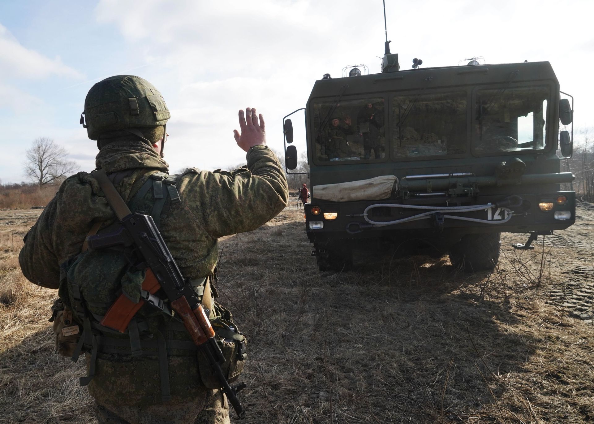Военнослужащие во время тактических учений береговых ракетных войск Балтийского флота на полигоне Хмелевка Военнослужащие во время тактических учений береговых ракетных войск Балтийского флота на полигоне Хмелевка - РИА Новости, 1920, 10.12.2021