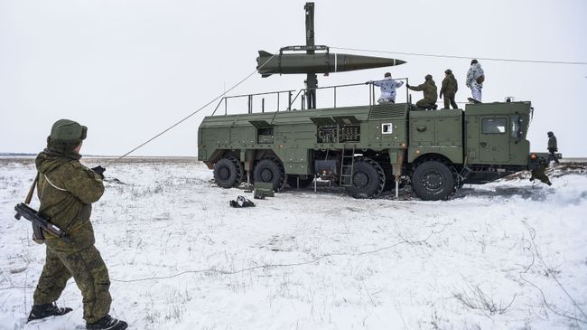 Пуск баллистической ракеты ОТРК Искандер-М Пуск баллистической ракеты ОТРК Искандер-М