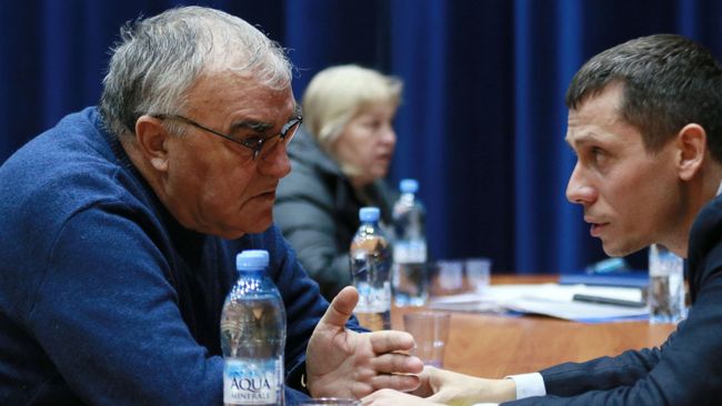 Валентин Маслаков (слева) и Юрий Борзаковский Валентин Маслаков (слева) и Юрий Борзаковский