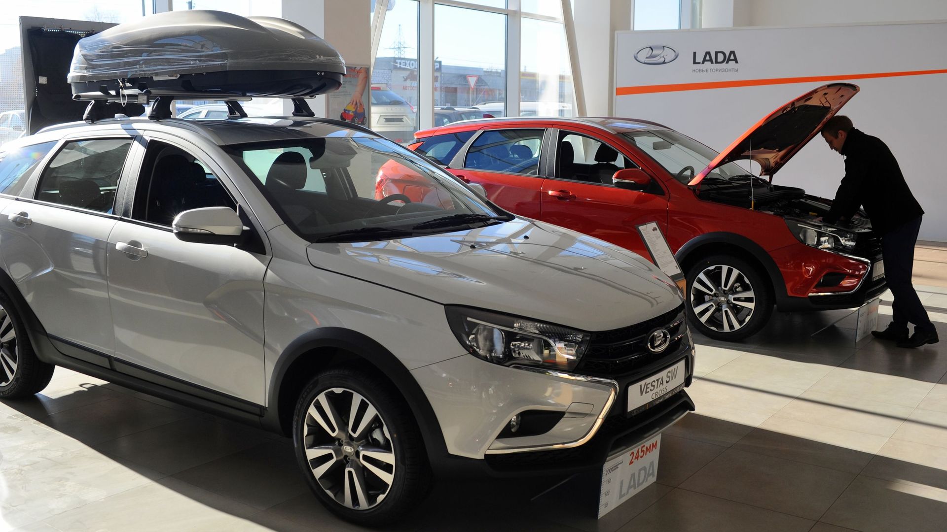 Автомобиль Lada Vesta в автосалоне Автомобиль Lada Vesta в автосалоне - РИА Новости, 1920, 07.03.2024