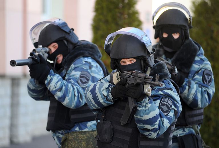 Сотрудники тамбовского ОМОНа во время учений Сотрудники тамбовского ОМОНа во время учений