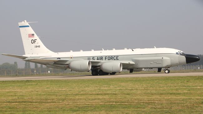 Самолет радиоэлектронной разведки ВВС США Boeing RC-135V Rivet Joint с бортовым номером 64-14846 846
