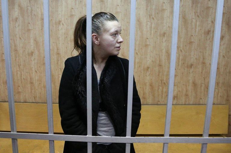 Ирина Гаращенко в суде, державшая свою пятилетнюю дочь в захламленной квартире на Ленинградском шоссе. 12 марта 2019 Ирина Гаращенко в суде, державшая свою пятилетнюю дочь в захламленной квартире на Ленинградском шоссе. 12 марта 2019