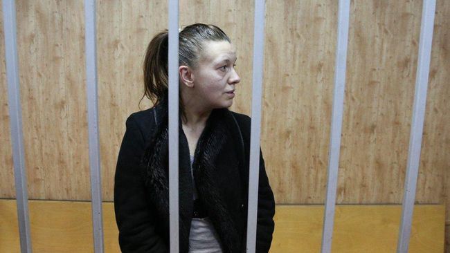 Ирина Гаращенко в суде, державшая свою пятилетнюю дочь в захламленной квартире на Ленинградском шоссе. 12 марта 2019 Ирина Гаращенко в суде, державшая свою пятилетнюю дочь в захламленной квартире на Ленинградском шоссе. 12 марта 2019