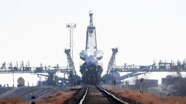 Транспортировка ракеты-носителя Союз-ФГ с пилотируемым кораблем Союз