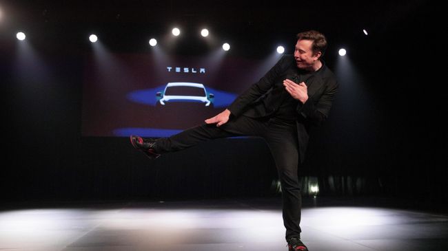 Глава компании Tesla Илон Маск Глава компании Tesla Илон Маск