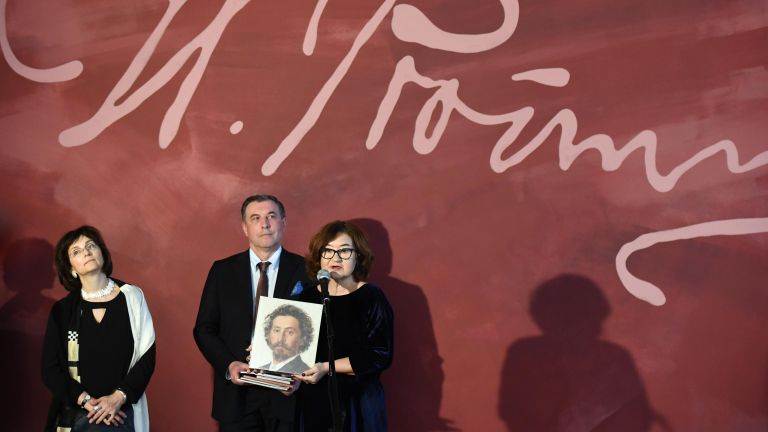 Татьяна Юденкова, Александр Ерофеев и Зельфира Трегулова на открытии выставки Ильи Репина в Третьяковской галерее на Крымском валу Татьяна Юденкова, Александр Ерофеев и Зельфира Трегулова на открытии выставки Ильи Репина в Третьяковской галерее на Крымском валу