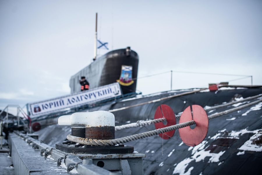 Защита от крыс на швартовых концах подводного крейсера Юрий Долгорукий
