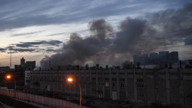 Пожар на складе лакокрасочных материалов на 1-й Магистральной улице в Москве. 10 марта 2019 Пожар на складе лакокрасочных материалов на 1-й Магистральной улице в Москве. 10 марта 2019