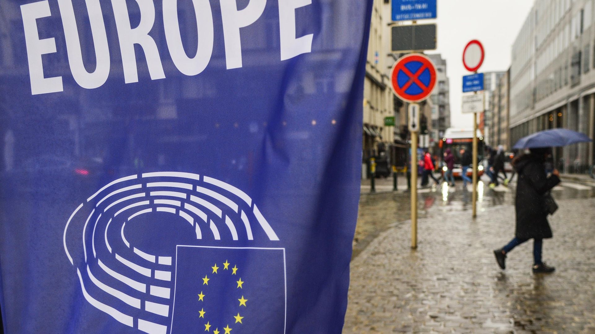 Логотип Европарламента на баннере на одной из улиц Брюсселя Логотип Европарламента на баннере на одной из улиц Брюсселя - РИА Новости, 1920, 03.04.2023