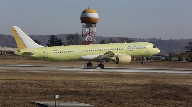 Первый полет третьего опытного самолета МС-21-300 на аэродроме Иркутского авиационного завода Первый полет третьего опытного самолета МС-21-300 на аэродроме Иркутского авиационного завода