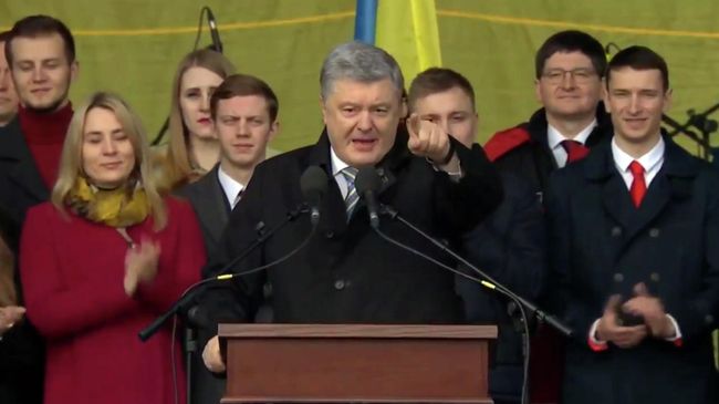 Стоп-кадр видео выступления Петра Порошенко на Михайловской площади в Киеве. 17 марта 2019 Стоп-кадр видео выступления Петра Порошенко на Михайловской площади в Киеве. 17 марта 2019