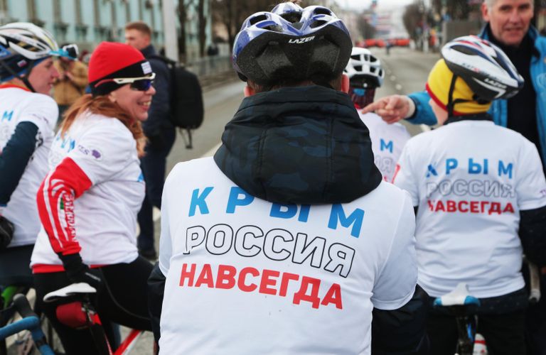 Участники массового легкоатлетического и велосипедного пробега в честь пятой годовщины Крымской весны в Симферополе Участники массового легкоатлетического и велосипедного пробега в честь пятой годовщины Крымской весны в Симферополе