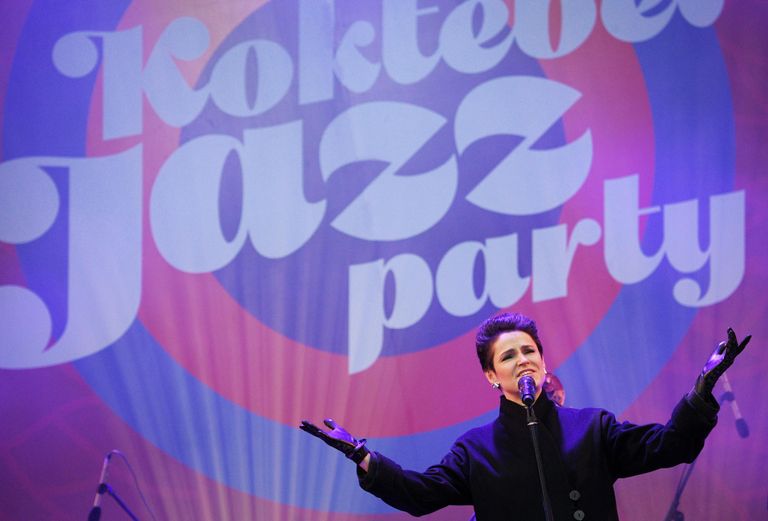 Джазовая певица Карина Кожевникова выступает на Koktebel Jazz Party фестиваля Крымская весна Джазовая певица Карина Кожевникова выступает на Koktebel Jazz Party фестиваля Крымская весна