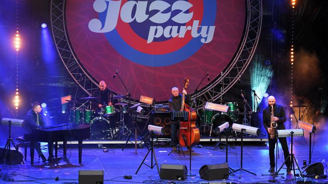 Музыканты Sergey Golovnya Band выступают на Koktebel Jazz Party фестиваля Крымская весна Музыканты Sergey Golovnya Band выступают на Koktebel Jazz Party фестиваля Крымская весна