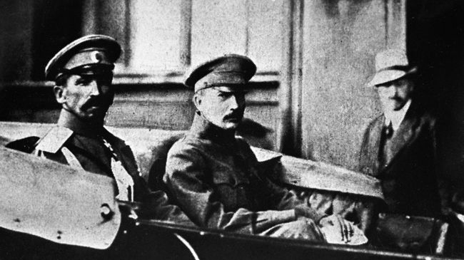 Генерал Лавр Корнилов и лидер партии эсеров Борис Савинков Генерал Лавр Корнилов и лидер партии эсеров Борис Савинков