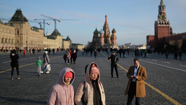 Туристы на Красной площади в Москве Туристы на Красной площади в Москве
