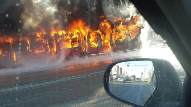 Возгорание трамвая у парка Победы в Казани, Татарстан. 18 марта 2019 Возгорание трамвая у парка Победы в Казани, Татарстан. 18 марта 2019