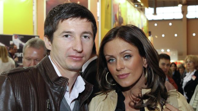 Футболист Евгений Алдонин и певица Юлия Началова. 2010 год Футболист Евгений Алдонин и певица Юлия Началова. 2010 год