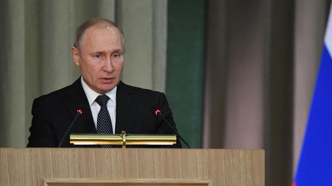 Президент РФ Владимир Путин выступает на расширенном заседании коллегии Генеральной прокуратуры России Президент РФ Владимир Путин выступает на расширенном заседании коллегии Генеральной прокуратуры России