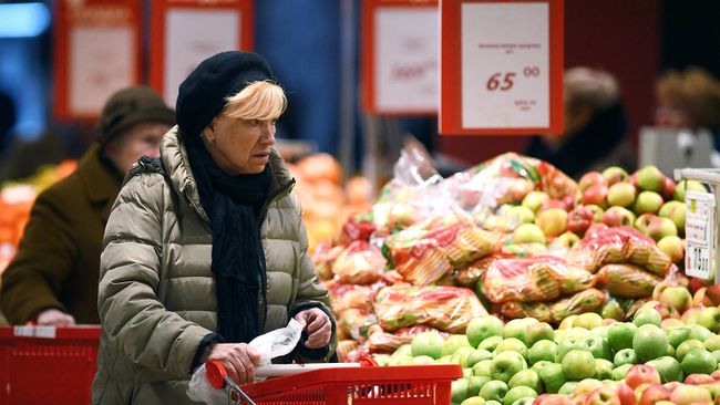 Очень важно, чтобы в день человек съедал не менее 400 граммов овощей и фруктов – разноцветных и свежих. Очень важно, чтобы в день человек съедал не менее 400 граммов овощей и фруктов – разноцветных и свежих.