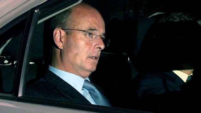 Сэр Джон Скарлетт. 2004 год Сэр Джон Скарлетт. 2004 год