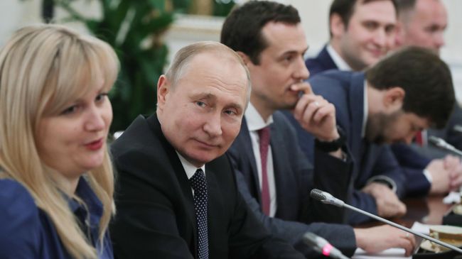 Президент РФ Владимир Путин на встрече с победителями конкурса управленцев Лидеры России Президент РФ Владимир Путин на встрече с победителями конкурса управленцев Лидеры России