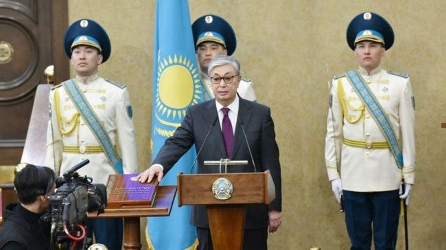 Касым-Жомарт Токаев во время принесения присяги президента Казахстана
Касым-Жомарт Токаев во время принесения присяги президента Казахстана
