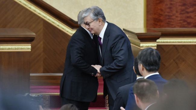 Нурсултан Назарбаев и Касым-Жомарт Токаев на совместном заседании палат парламента Казахстана. 20 марта 2019 Нурсултан Назарбаев и Касым-Жомарт Токаев на совместном заседании палат парламента Казахстана. 20 марта 2019