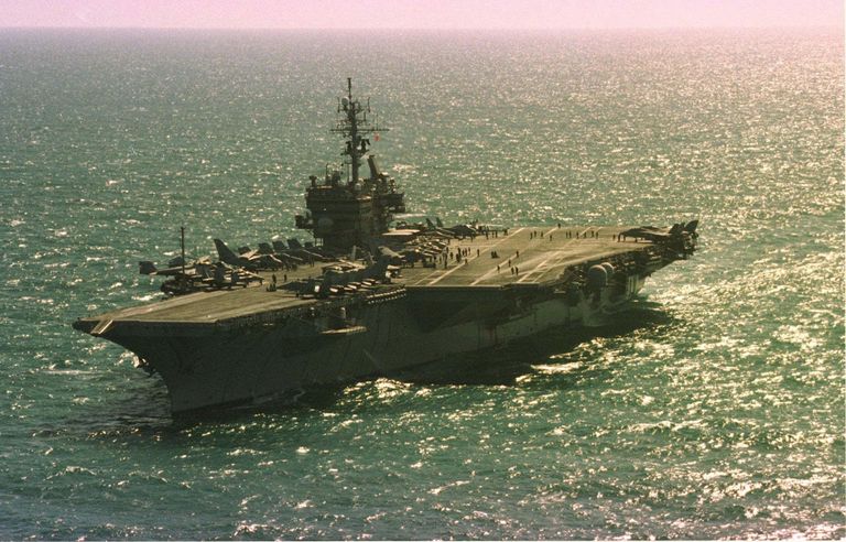 Американский авианосец USS Kitty Hawk