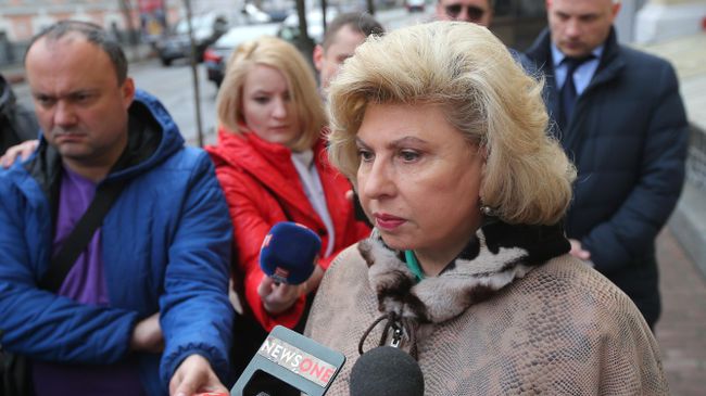 Уполномоченный по правам человека в РФ Татьяна Москалькова отвечает на вопросы журналистов у здания Верховного суда Украины