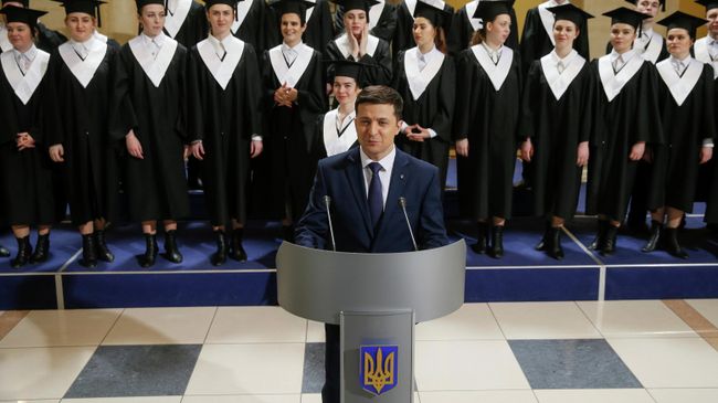 Кандидат в президенты Украины Владимир Зеленский во время съемок шоу Слуга народа в Киеве