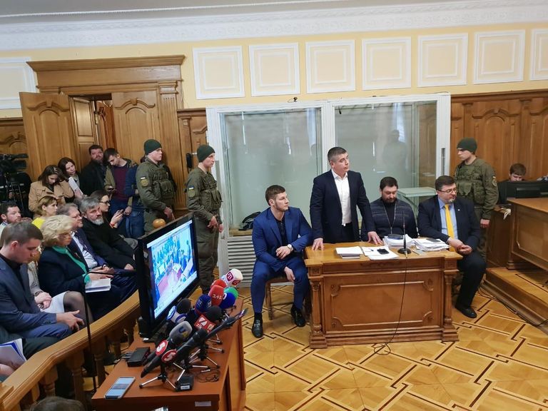 Адвокаты Андрей Доманский, Дмитрий Демиянтович и руководитель портала РИА Новости Украина Кирилл Вышинский в Верховном суде Украины