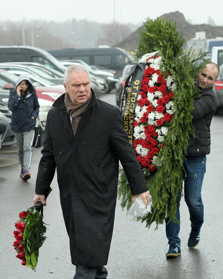 Главный режиссер государственного Кремлевского дворца Евгений Глазов на церемонии прощания с певицей Юлией Началовой