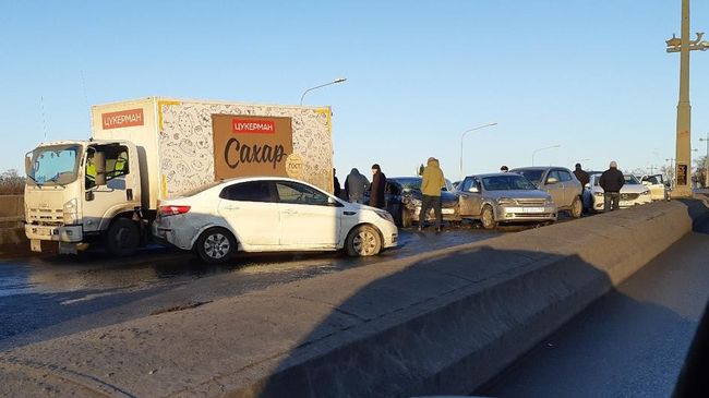 На месте массового ДТП на Ушаковском мосту в Санкт-Петербурге. 22 марта 2019
На месте массового ДТП на Ушаковском мосту в Санкт-Петербурге. 22 марта 2019