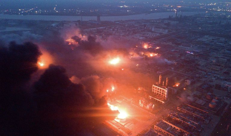 Взрыв на химзаводе в китайской восточной провинции Цзянсу Взрыв на химзаводе в китайской восточной провинции Цзянсу