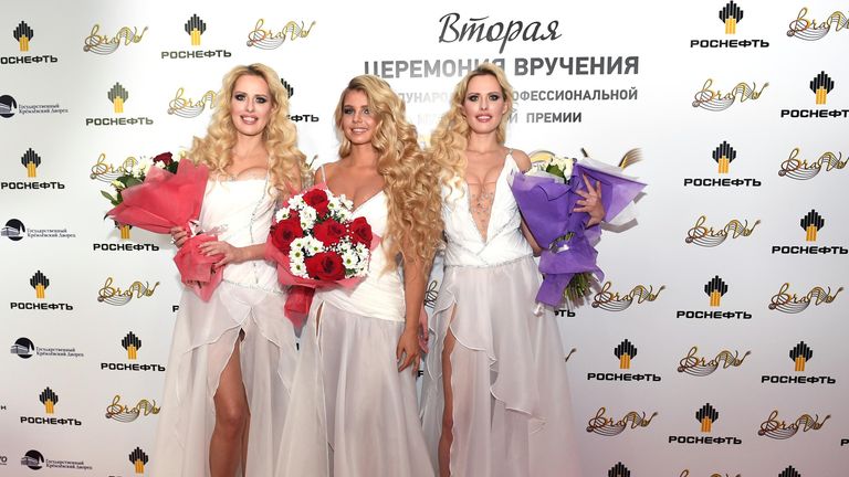 Группа Квинс (Queens) во время церемонии вручения музыкальной премии BraVo в Москве Группа Квинс (Queens) во время церемонии вручения музыкальной премии BraVo в Москве
