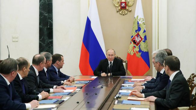 Президент РФ Владимир Путин проводит совещание с постоянными членами Совета безопасности Президент РФ Владимир Путин проводит совещание с постоянными членами Совета безопасности