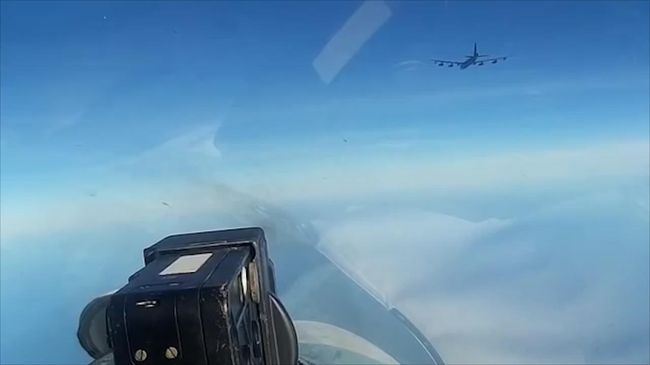 Сопровождение бомбардировщика США над Балтикой. Кадры Минобороны