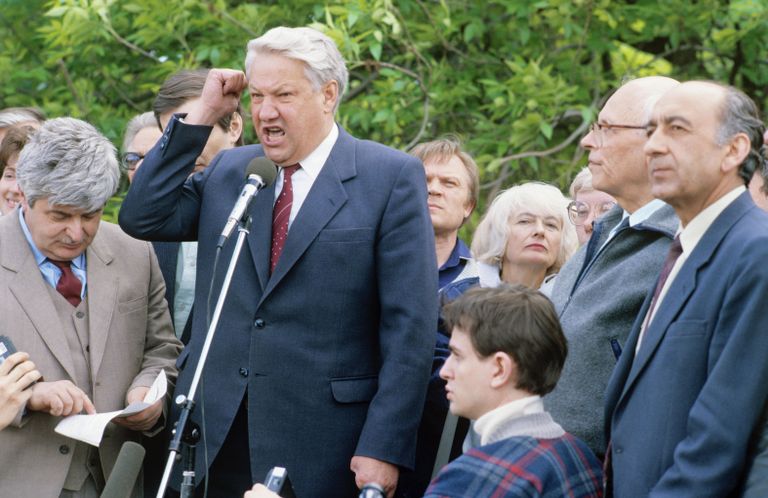 Народный депутат СССР Б.Н.Ельцин выступает 21 мая 1989 года на первом санкционированном многотысячном Всесоюзном митинге в Лужниках, приуроченном к началу работы I Съезда народных депутатов СССР Народный депутат СССР Б.Н.Ельцин выступает 21 мая 1989 года на первом санкционированном многотысячном Всесоюзном митинге в Лужниках, приуроченном к началу работы I Съезда народных депутатов СССР