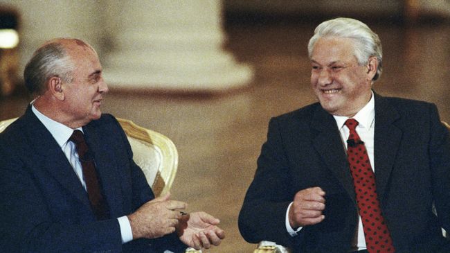 Президент СССР Михаил Горбачев и президент России Борис Ельцин Президент СССР Михаил Горбачев и президент России Борис Ельцин