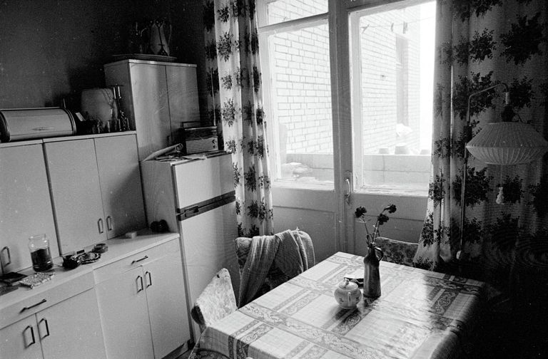 Чкалова (Земляной вал), 48-Б, кв.68, сахаровская кухня. Москва, 1987. Чкалова (Земляной вал), 48-Б, кв.68, сахаровская кухня. Москва, 1987.