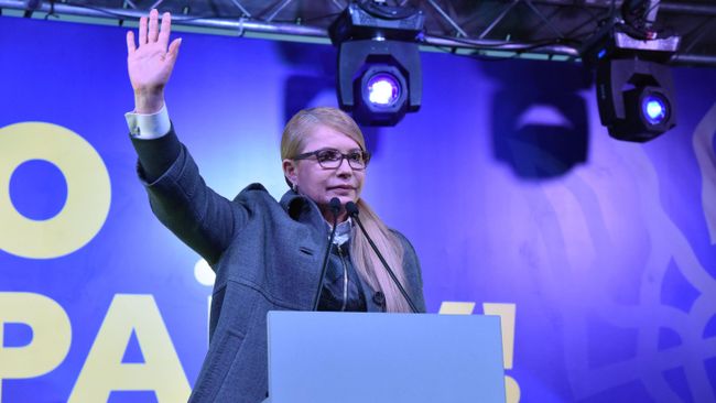 Кандидат в президенты Украины Юлия Тимошенко во время встречи с избирателями во Львове Кандидат в президенты Украины Юлия Тимошенко во время встречи с избирателями во Львове